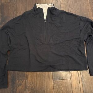 Arie black cropped quarter zip  - Size Large